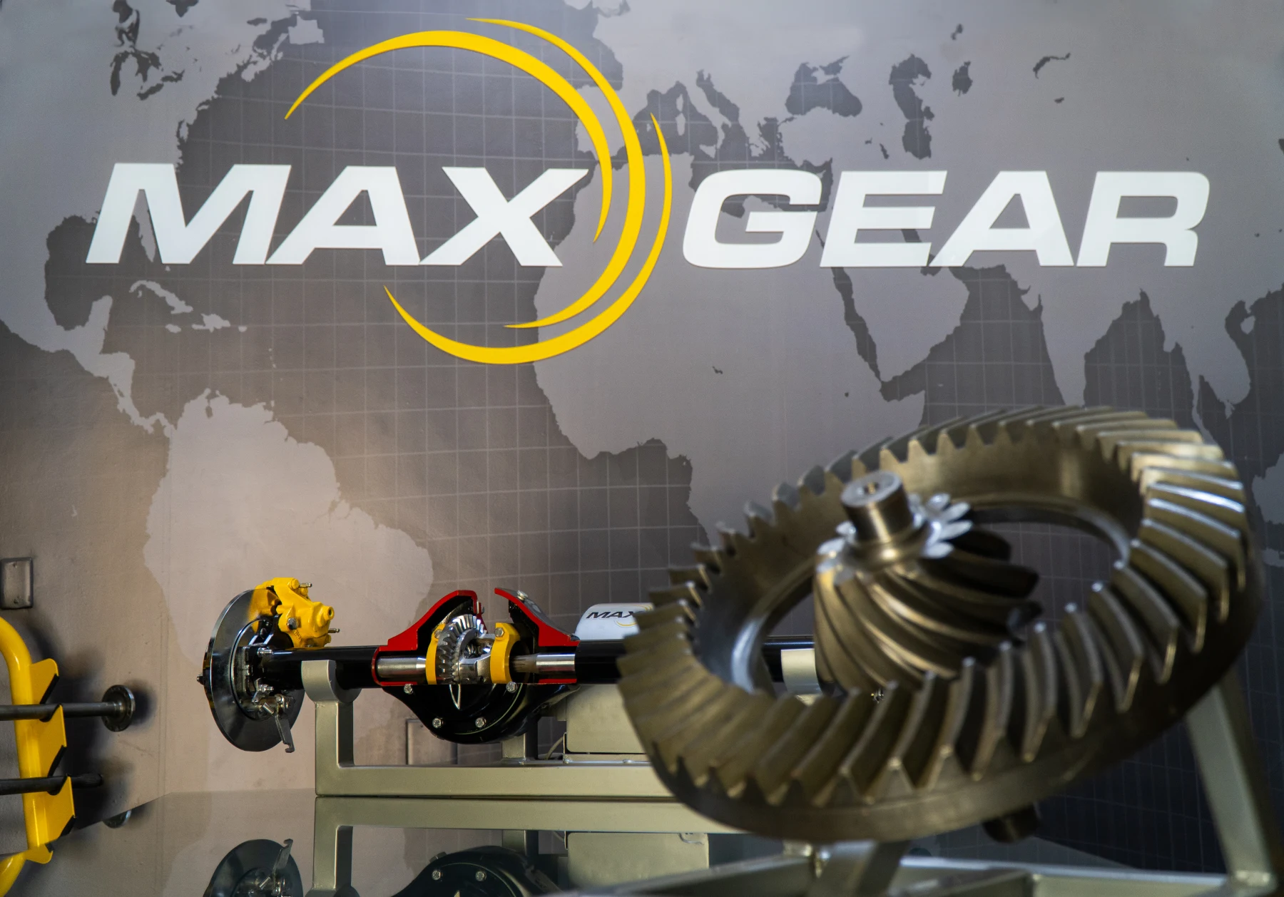 Peças de transmissão e marca Max Gear no showroom